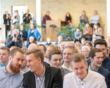 Dette billede illustrere 46 nye maskinmestre dimitterer fra MARTEC