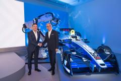 Dette billede illustrere ABB og Formula E indgår partnerskab for at skabe fremtiden for e-mobilitet