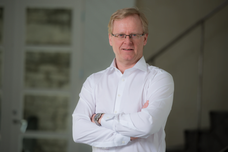 Dette billede illustrere AH Industries købt af ny, dansk direktør