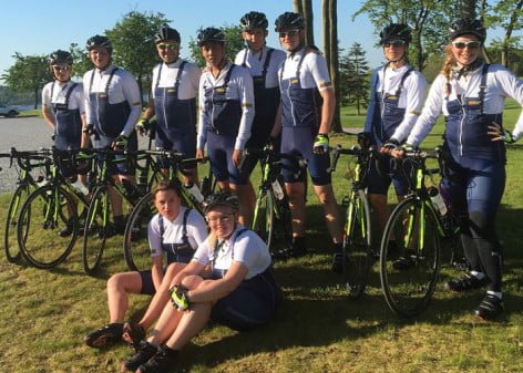 Dette billede illustrere Blåkläder støtter Mariagerfjord Cykler – fra Hobro til Berlin