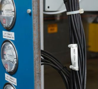 Dette billede illustrere Brady – Nyt kabelmærke til sektoren for offentlig transport, som overholder EN-45545-2 fuldt ud