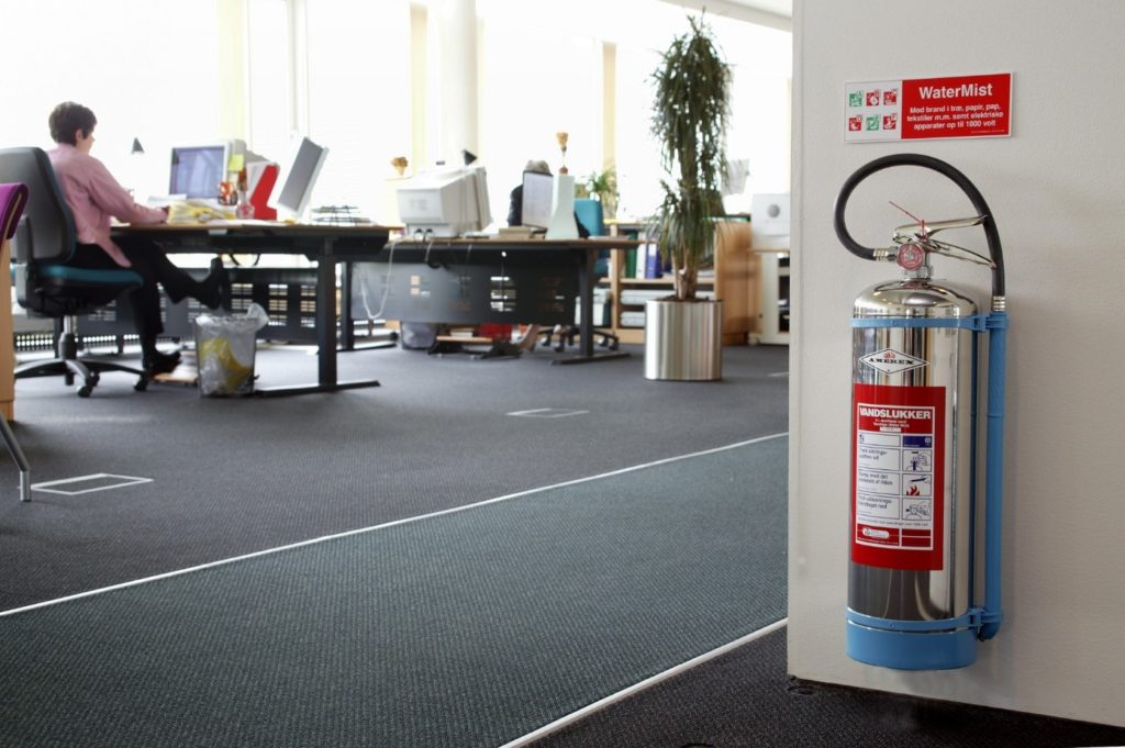 Dette billede illustrere Dansk Brandteknik – Måske er din ildslukker farlig