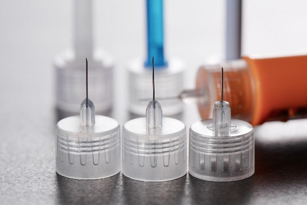 Dette billede illustrere Diatom – Ny generation af UV-lim til samling af doseringsnåle med lille gauge