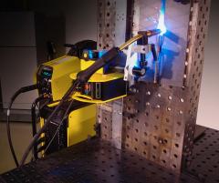 Dette billede illustrere ESAB introducerer batteridrevne, skinnemonterede traktorer til mekaniserede MIG/MAG-svejseopgaver