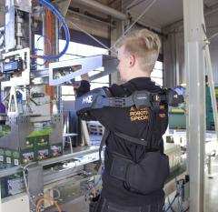 Dette billede illustrere Egatec introducerer markedets første industrielle exoskeleton
