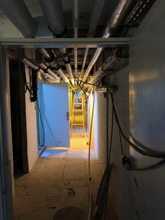 Dette billede illustrere Flash Light Group – Snubleulykker koster bygge- og anlægsbranchen milliarder hvert år