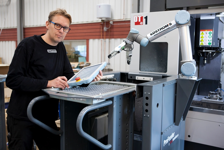 Dette billede illustrere Fleksibel cobot-teknologi løser flaskehalsproblemer hos FT-Produktion