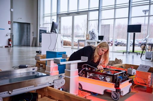 Dette billede illustrere Industri 4.0 hos Vestas – Nu kan robotterne arbejde sammen