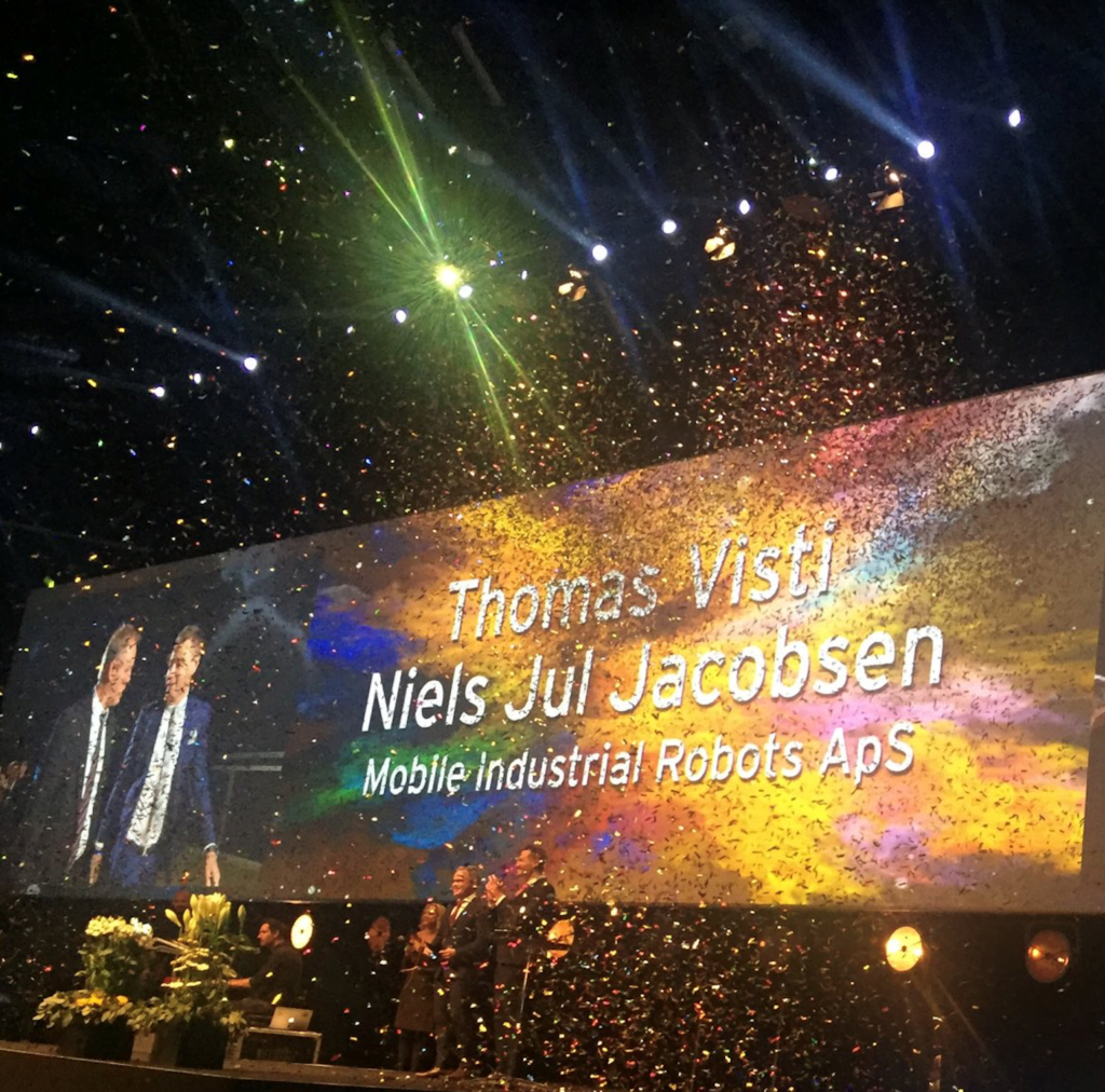 Dette billede illustrere MiR tog hovedprisen – Mobile Industrial Robots vinder EY Entrepreneur Of The Year 2018