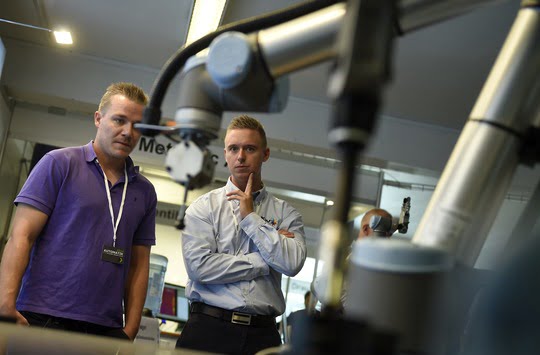 Dette billede illustrere Robotbranchen samles på Automatik-messen