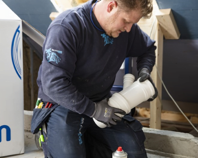 Dette billede illustrere Uponor – Nu får 420 lejligheder nye lydsvage installationer