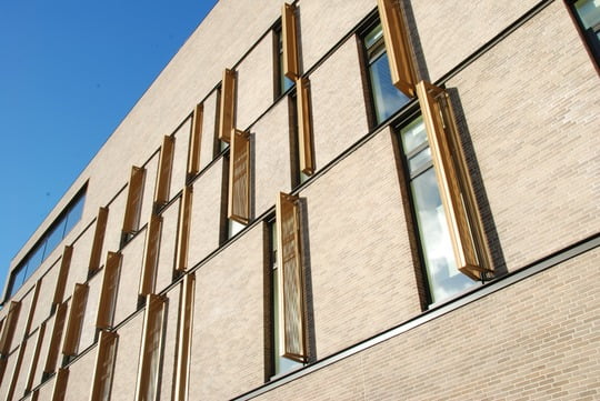 Dette billede illustrere WindowMaster – Sådan reducerer du energiforbruget, og får et bedre indeklima med automatisk styret solafskærmning