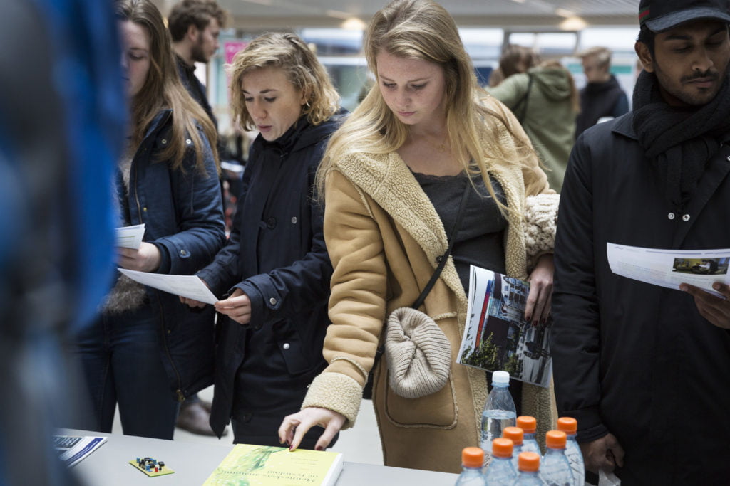 Dette billede illustrere Aarhus Universitet – Rekordmange søger ingeniøruddannelse