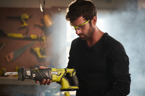 Dette billede illustrere Techtronic Industries Nordic – 18V kulfri bajonetsav