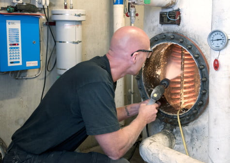 Dette billede illustrere Krüger A/S – Har I renset beholderen? – Det kan du da selv se!