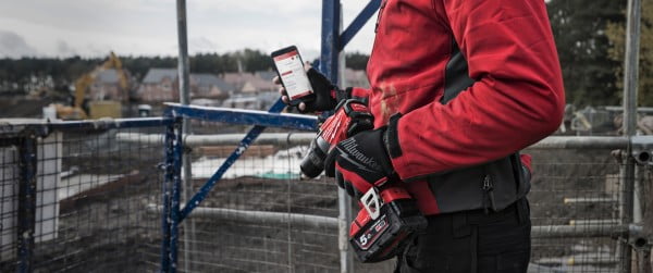Dette billede illustrere Techtronic – LÅS DIT MILWAUKEE ELVÆRKTØJ FRA MOBILEN