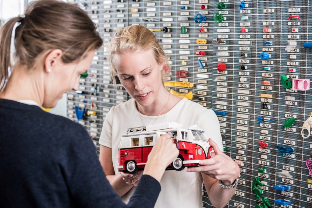 Dette billede illustrere VIA Engineering lancerer ny ingeniørspecialisering skræddersyet til plastbranchen