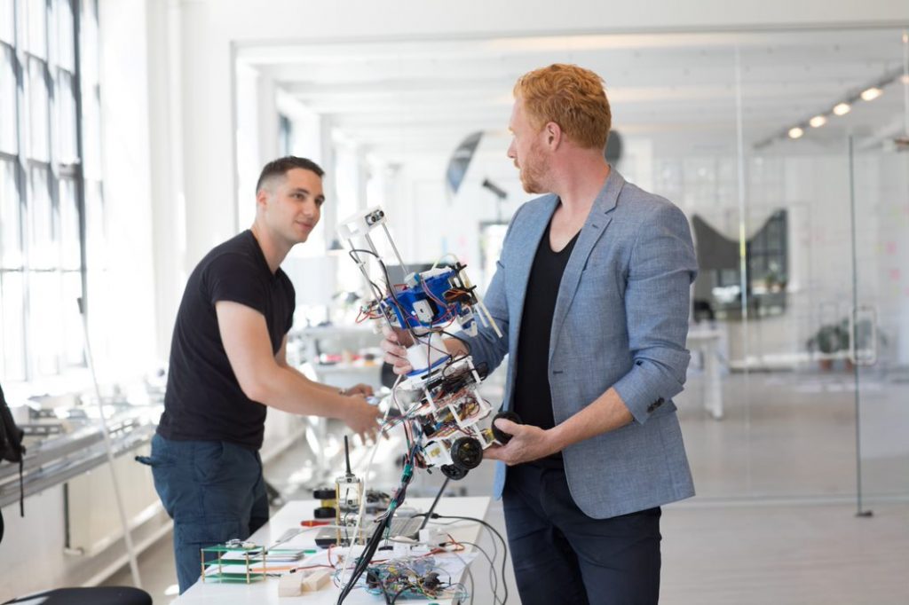 Dette billede illustrere AM Hub – Sæt 3D printerne fri