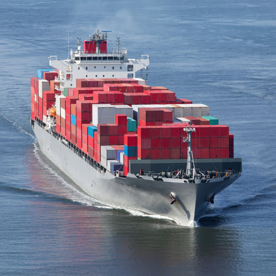Dette billede illustrere DEIF opruster med maritim strømforsyning fra Omron