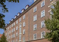 Dette billede illustrere Frovin vinduer – Koblede vinduer dæmper støjen og bevarer den oprindelige arkitektur