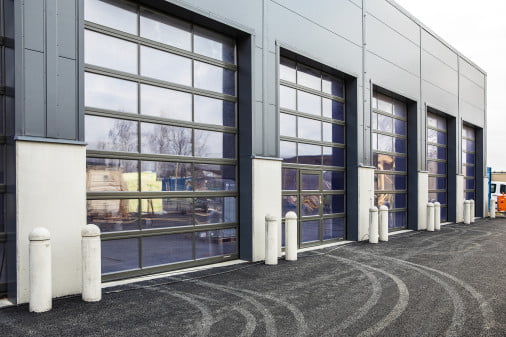 Dette billede illustrere Lindab leverer porte til 15.000 m2 svensk byggeprojekt