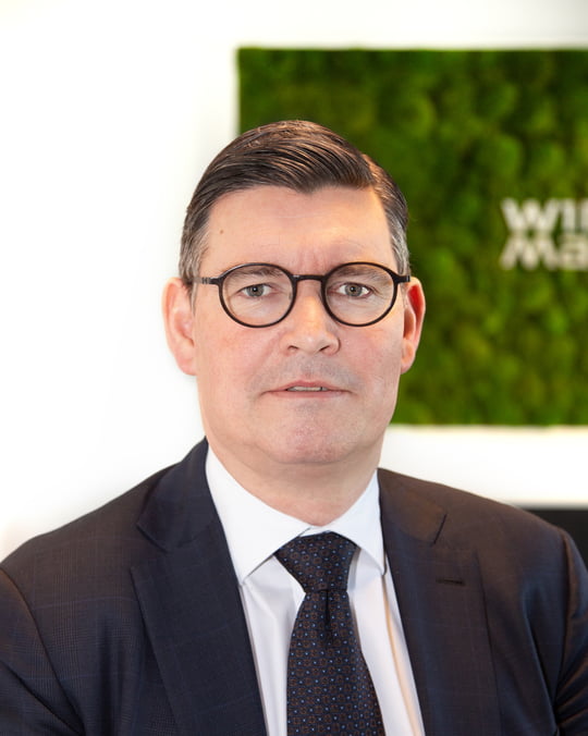 Dette billede illustrere WindowMaster –    Aarhusianeren, der puster frisk luft i den globale byggebranche