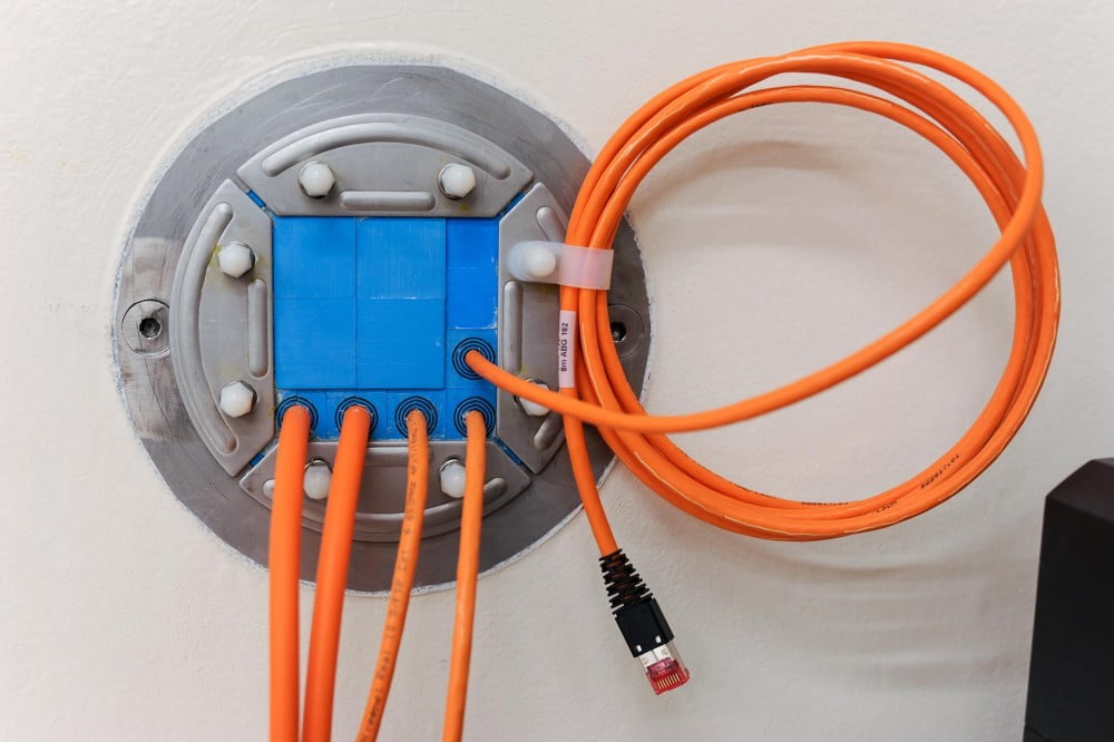Dette billede illustrere Roxtec tætningsløsninger lever op til de højeste krav indenfor luft-, gas- og vandtæthed