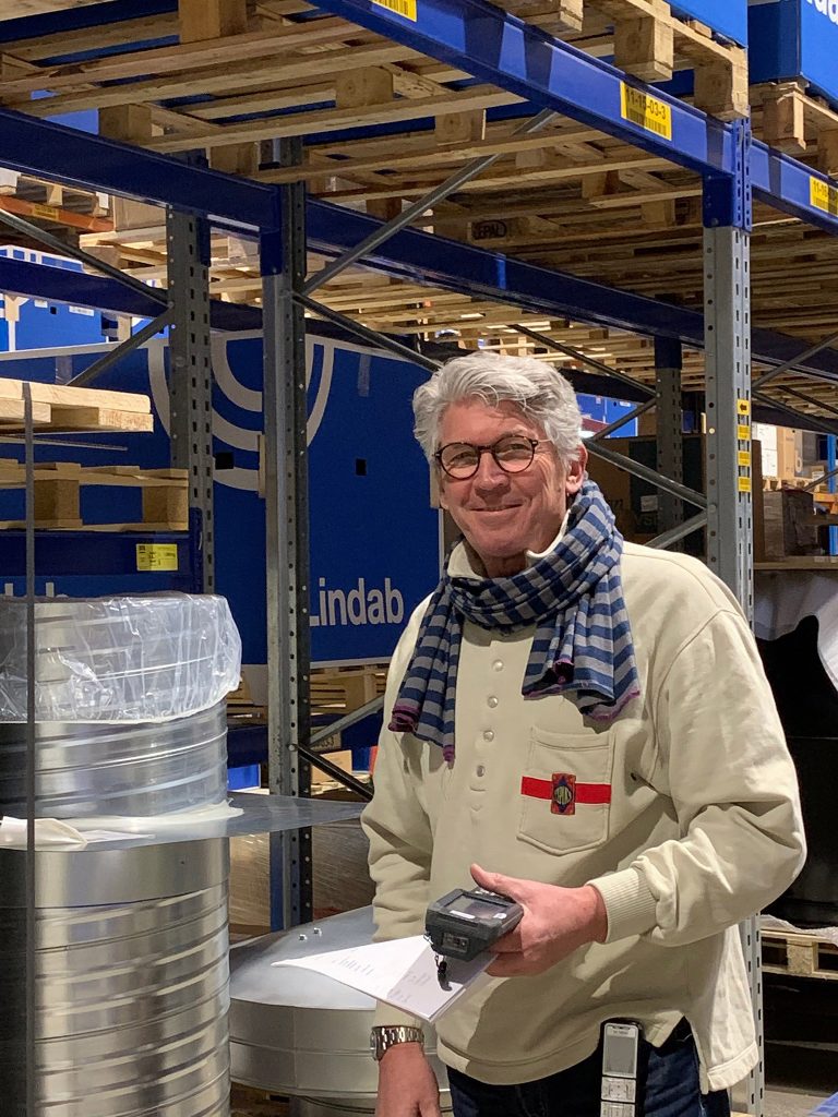 Dette billede illustrere Pilot og tidligere landstræner leder Lindabs lager i Haderslev