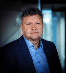 Dette billede illustrere Nyansat direktør med energibaggrund