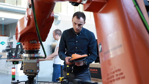 Dette billede illustrere Teknologisk Institut – Kunstig intelligens låser op for uudnyttet robot-potentiale