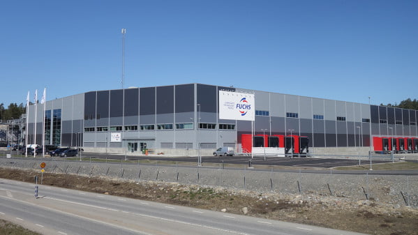 Dette billede illustrere FUCHS LUBRICANTS –  Nu er vi begyndt at flytte ind i vores nye smøreoliefabrik