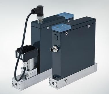 Dette billede illustrere Burkert – Coriolis masseflowmåler /masseflowcontroller til væsker