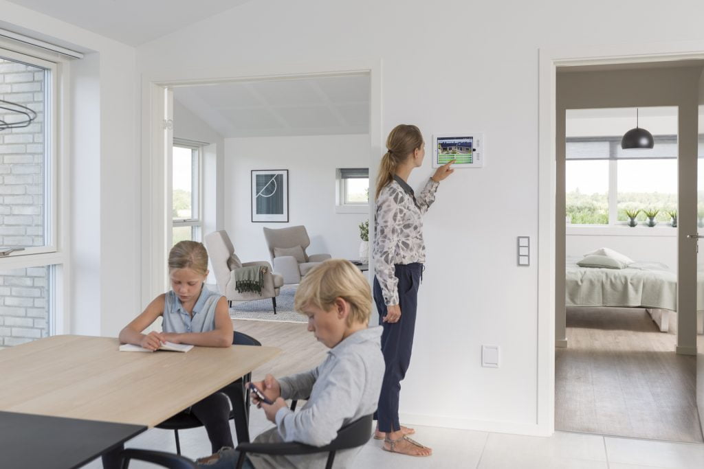 Dette billede illustrere Schneider Electric – Danske boligejere overser energibesparelser via automatisering