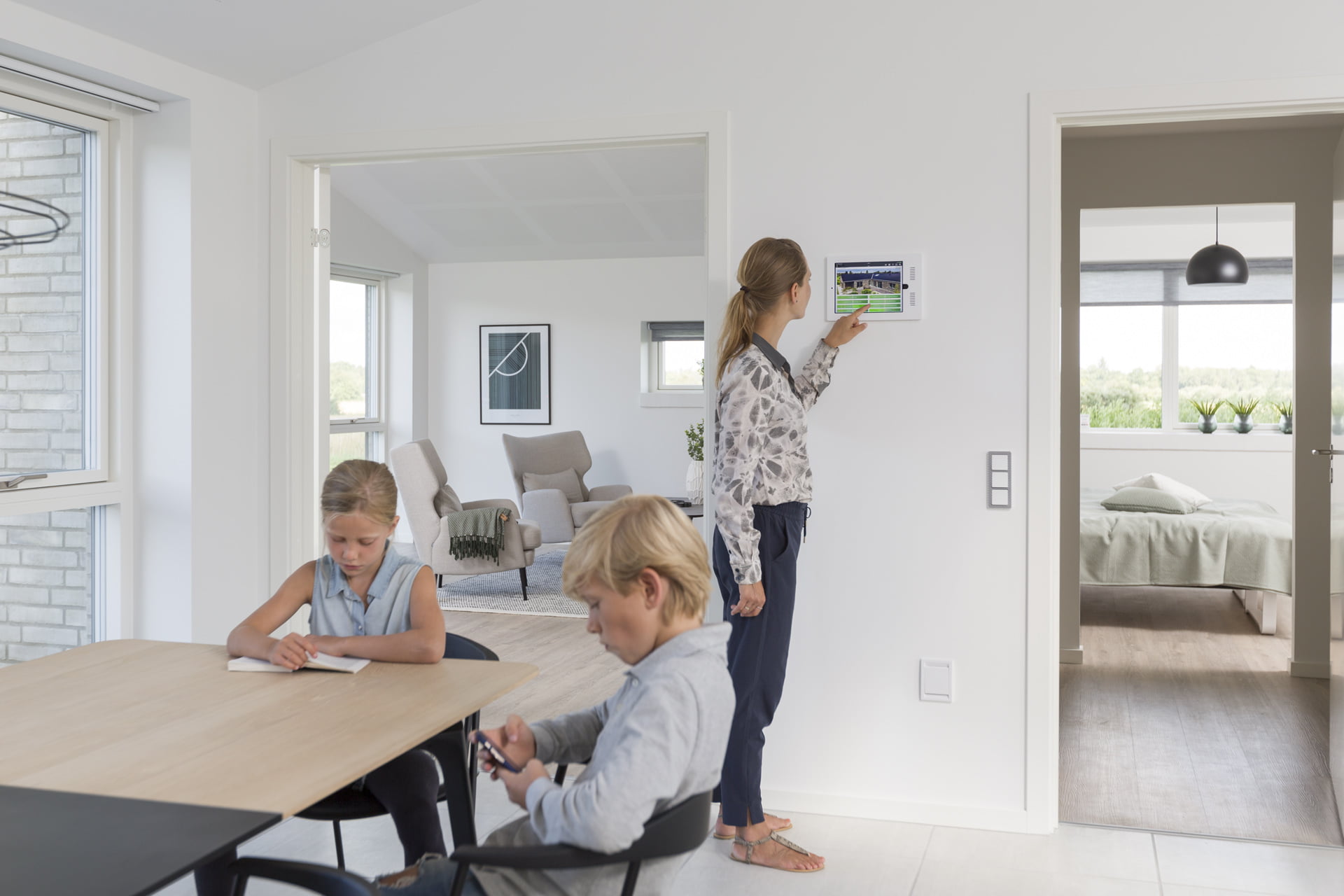 Dette billede illustrere Schneider Electric – Danske boligejere overser energibesparelser via automatisering