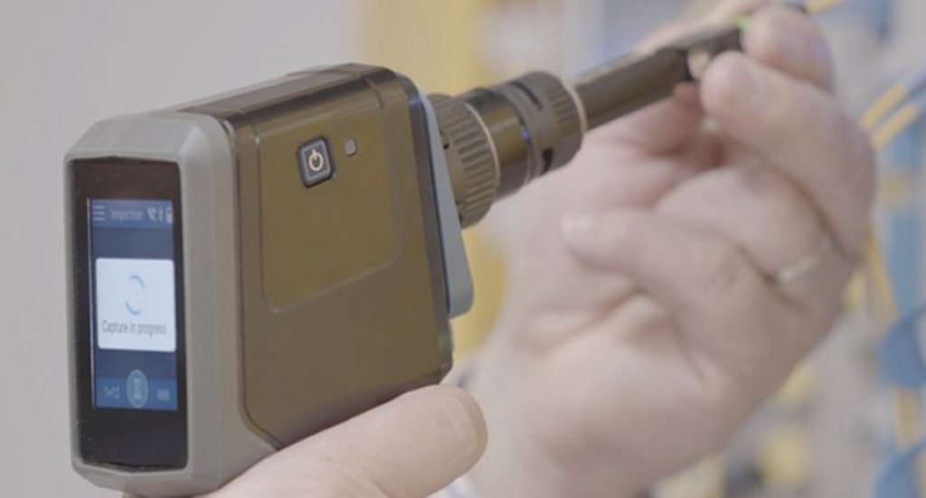 Dette billede illustrere Hans Følsgaard – Branchens hurtigste og mest pålidelige inspektionsprobe, både til single-fiber og MPO!