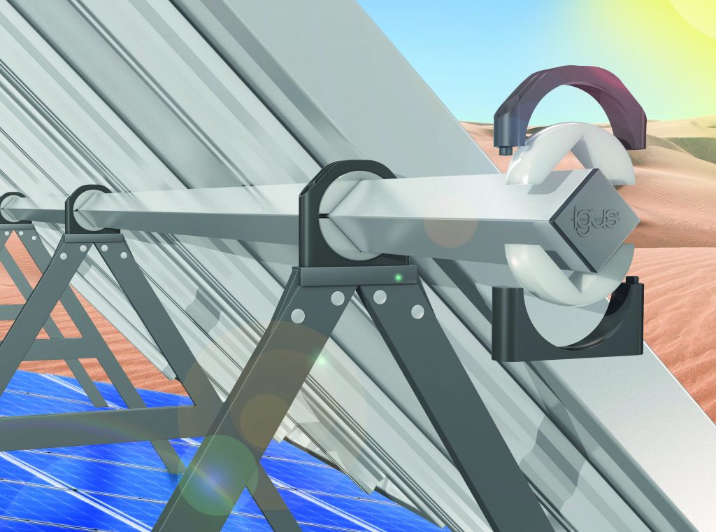 Dette billede illustrere Igus – Velegnet til ørkenen! igubal lejehuse uden smøremidler justerer solarpaneler