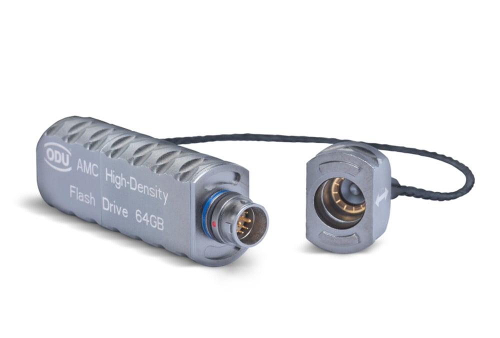 Dette billede illustrere ODU – 12-polet HD flash-drev holder til næsten alt