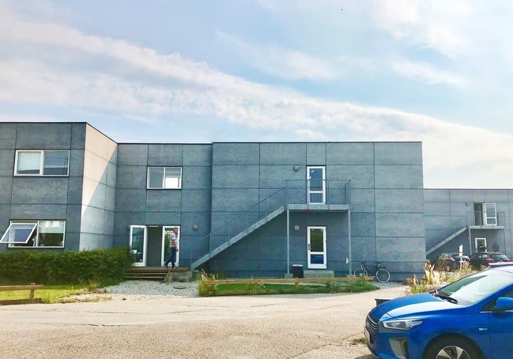 Dette billede illustrere Lollandske BAYO.S leverer skruefundamenter til 1.800 m2 administrationsbygninger ved Femern Bælt