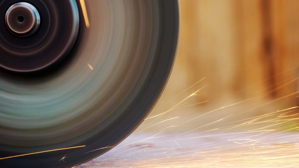 Dette billede illustrere Saint-Gobain Abrasives certificerer sin fremstillingsproces som bæredygtig
