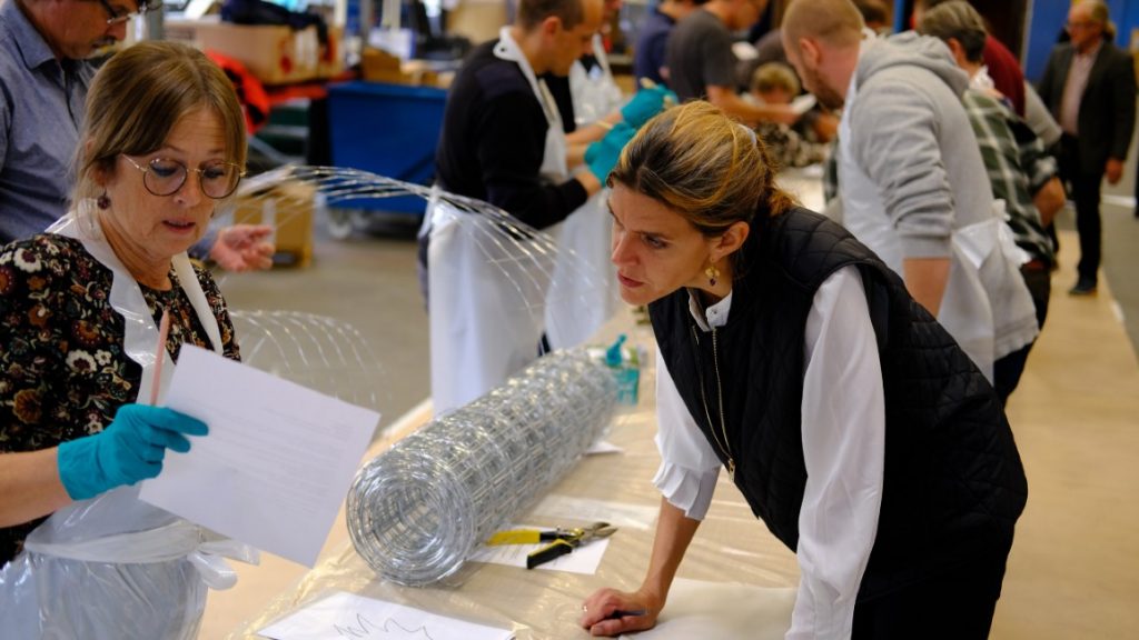 Dette billede illustrere Lokal kunstner hjælper Alfa Laval i Nakskov med at illustrere ny strategi