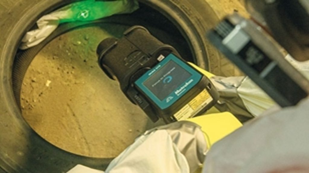 Dette billede illustrere Metrohm – MIRA XTR DS håndholdt Raman spektrometer