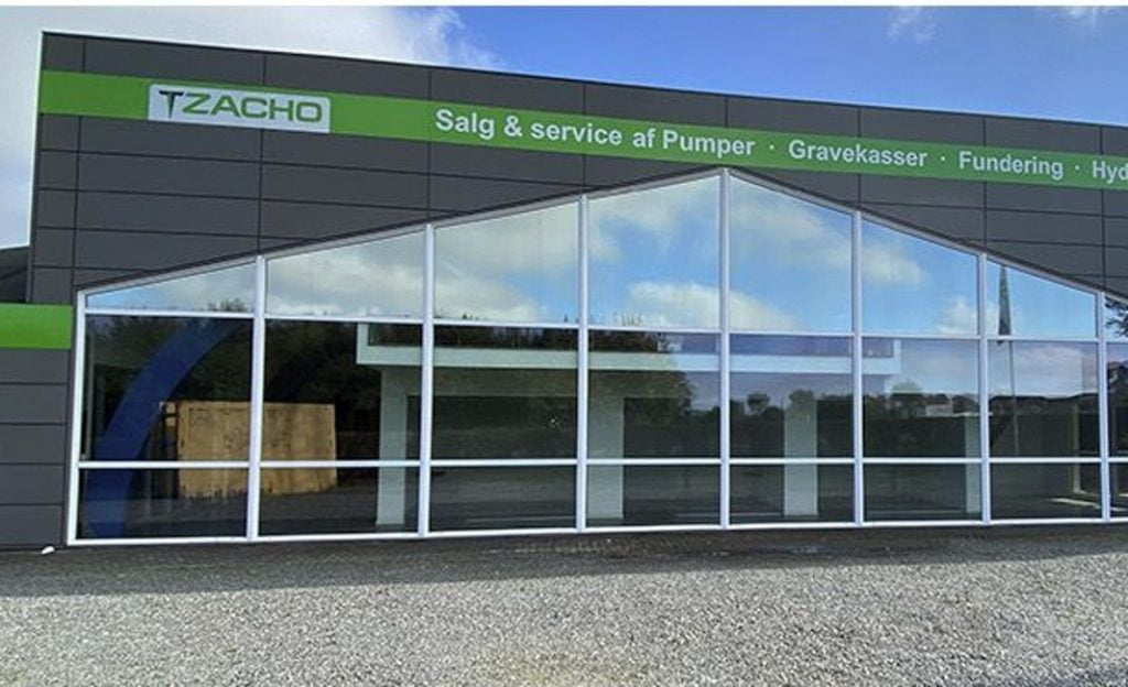 Hos TZACHO kan du leje et stort udvalg af vores pumper, gravekasser, borerigge og hydrauliske udstyr.