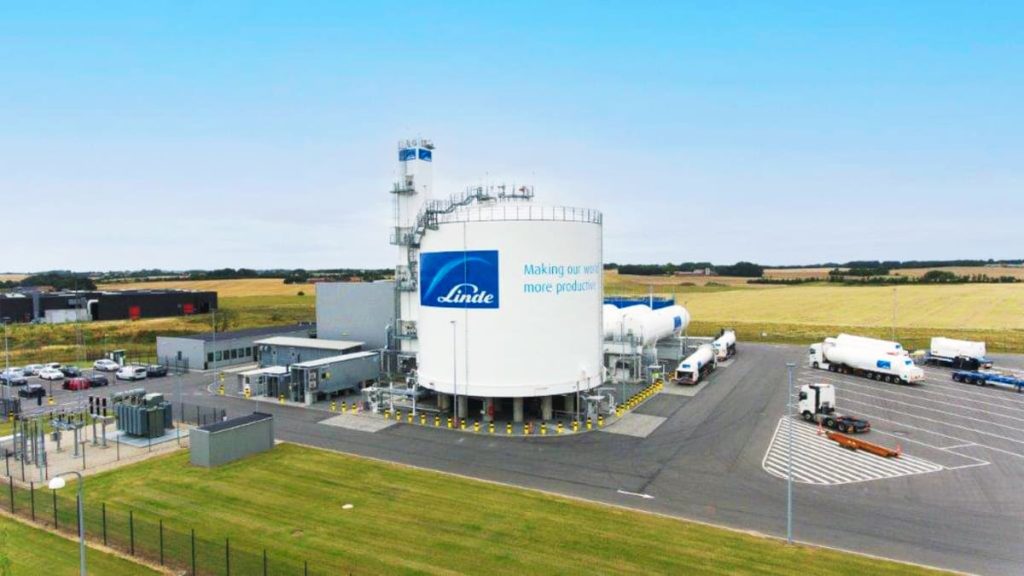 Dette billede illustrere Linde Gas A/S – Danmarks største luftgasfabrik indviet i dag