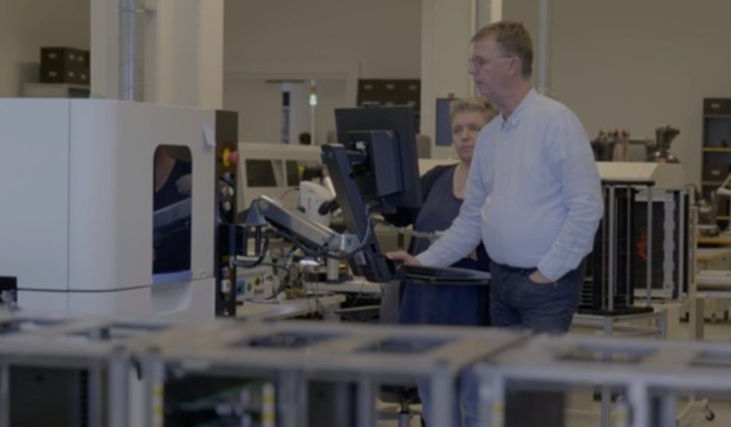 Dette billede illustrere RAVI Electronics fordobler produktionskapaciteten – uden at gå på kompromis med fleksibiliteten