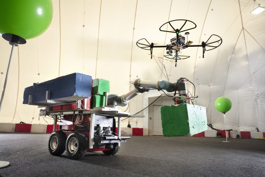 Dette billede illustrere Robotkonkurrence fremmer international forskning