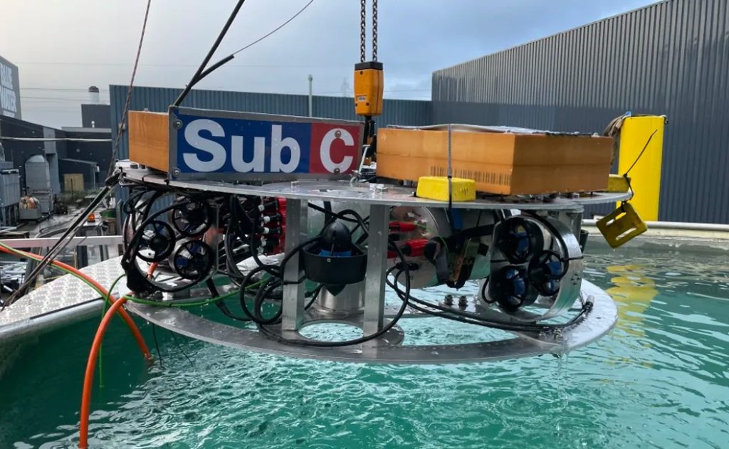 Dette billede illustrere Ny undervandsrobot testes på land