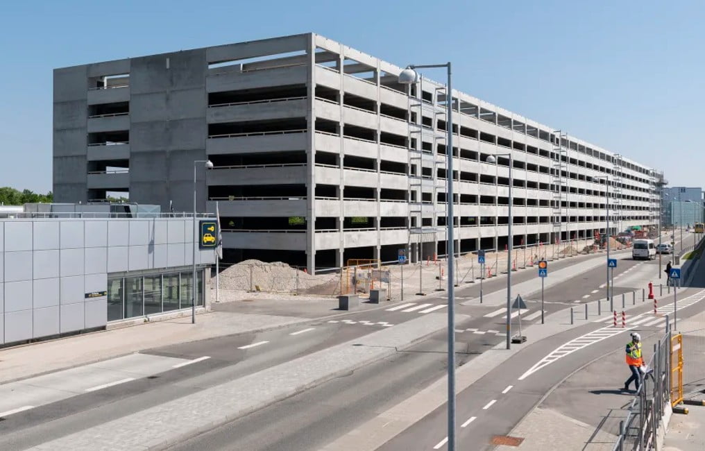 Dette billede illustrere Specialfugemasse holder downtiden nede og byggerier af store betonelementer sammen