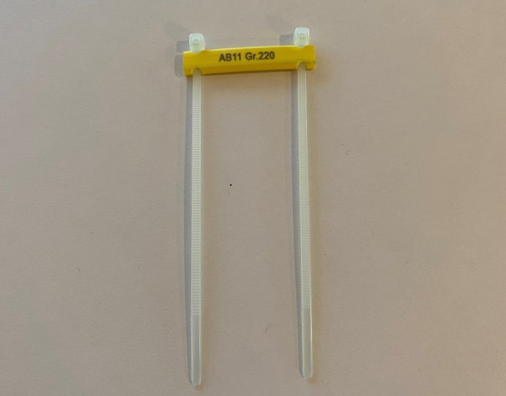 Dette billede illustrere Knutwall – Kabel- og ledningsmærkninger med færdigmonterede strips