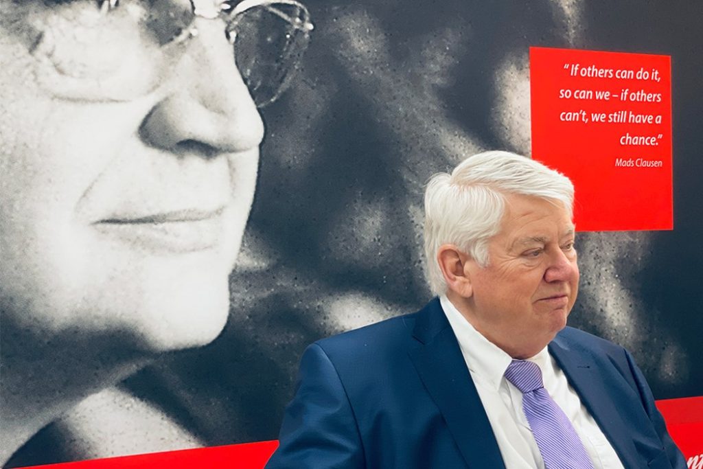 Dette billede illustrere Jørgen Mads Clausen fratræder som bestyrelsesformand