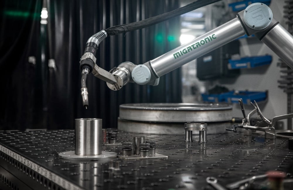 Dette billede illustrere Migatronic og Bila sammen på R-22-messen